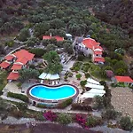 Zephyros מלון